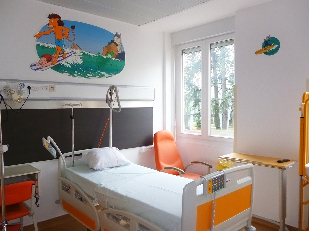 Une aventure amusante pour les enfants sur les murs de l\'hôpital ... Une aventure amusante pour les enfants sur les murs de l\'hôpital ...